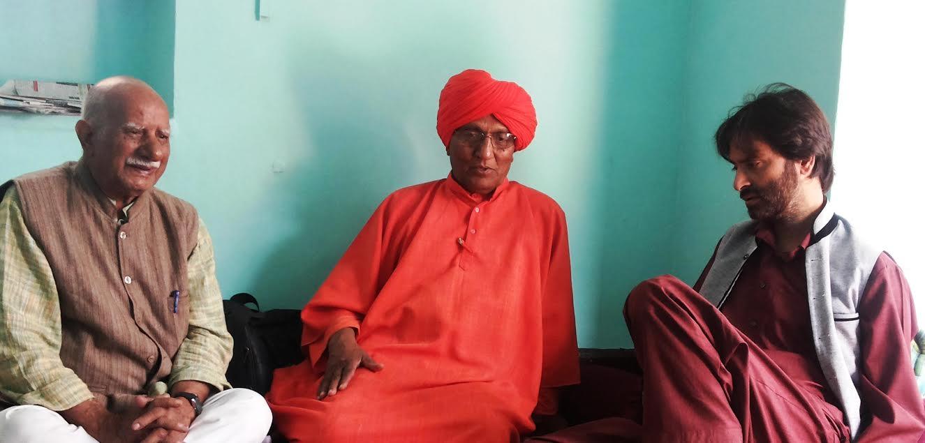 Malik meets Swami Agniwaish